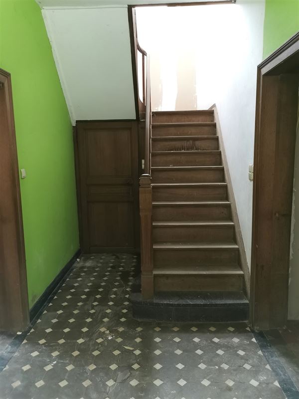 Propriété à rénover entièrement - Beau potentiel