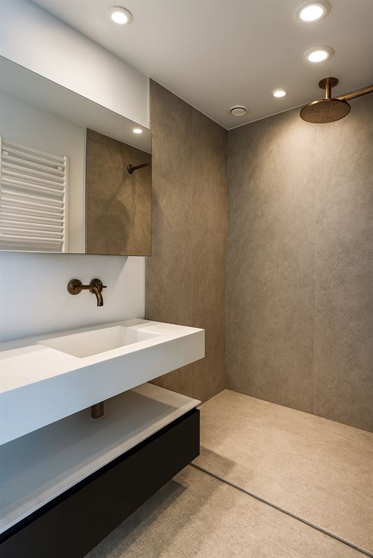 The Hills - L'empreinte de l'exception - A01