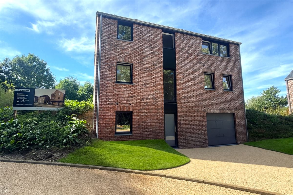 LOT 2 - Maison 4façades neuve - éco-intelligente!