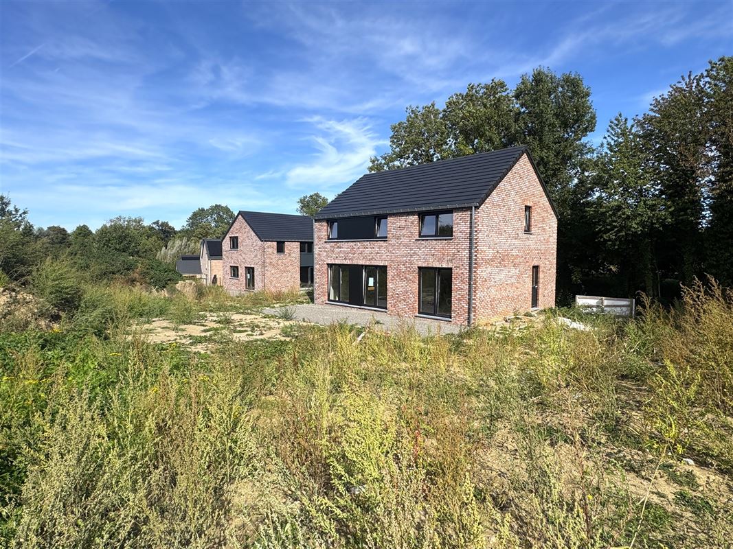 LOT 2 - Maison 4façades neuve - éco-intelligente!