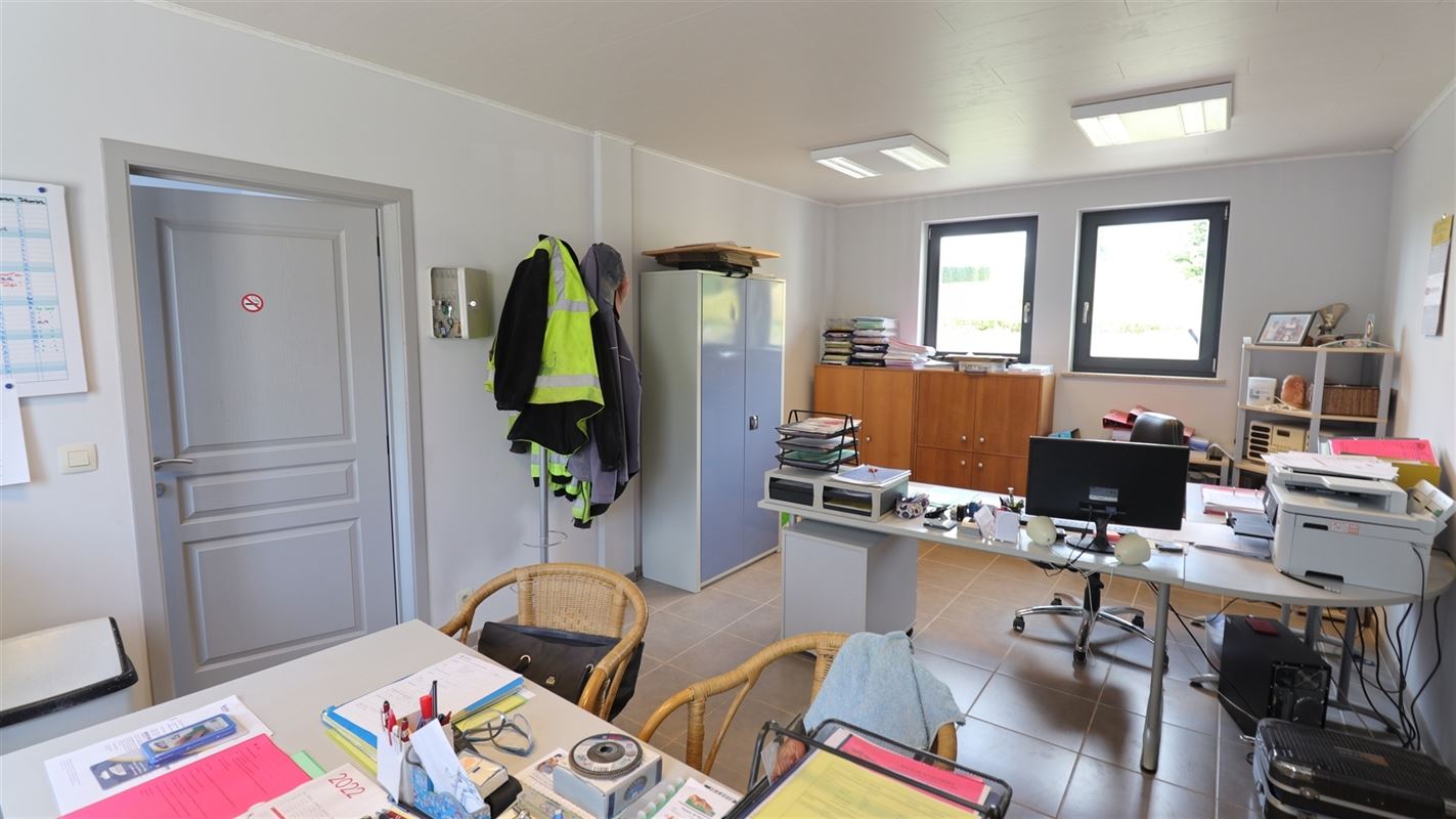 PIETREBAIS - BUREAUX DE 68 M² / POSS STUDIO OU PROF LIBERALE