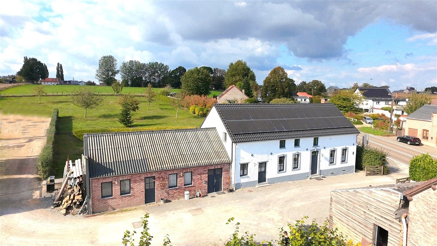 PIETREBAIS - BUREAUX DE 68 M² / POSS STUDIO OU PROF LIBERALE