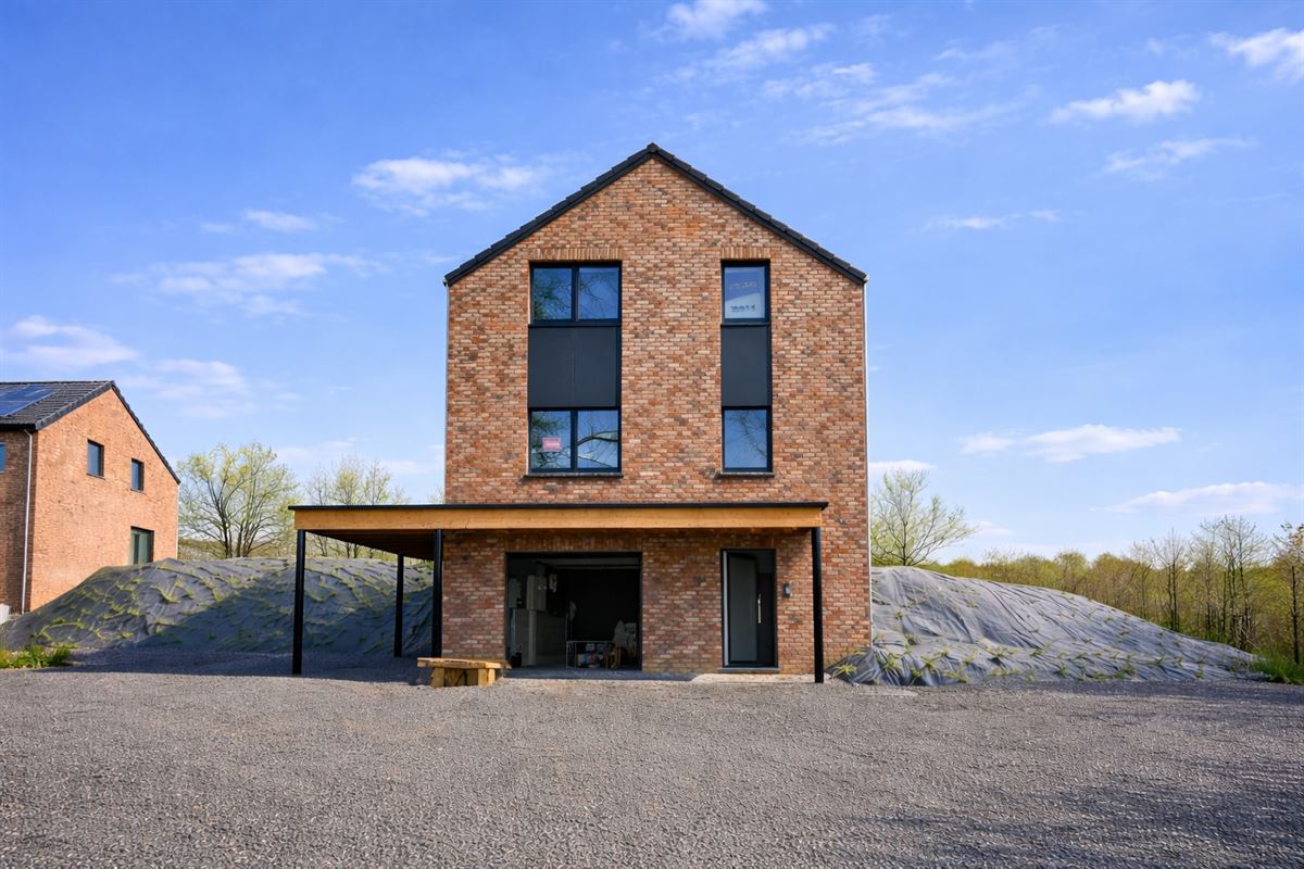 Jolie maison neuve! Belles finitions!
