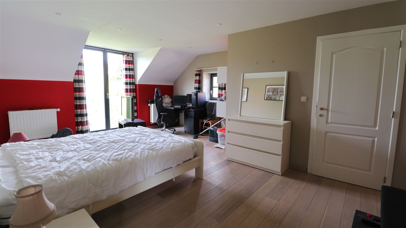 PIETREBAIS - BUREAUX DE 68 M² / POSS STUDIO OU PROF LIBERALE