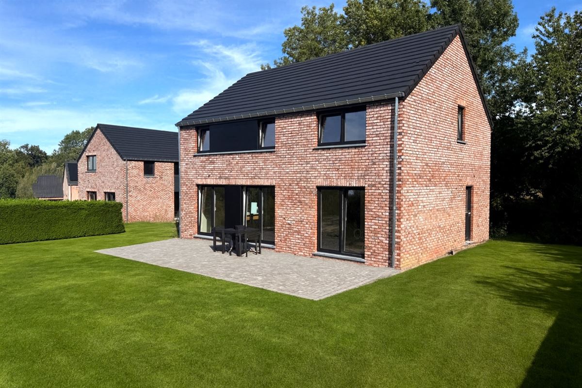 LOT 2 - Maison 4façades neuve - éco-intelligente!