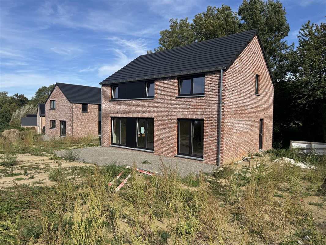 LOT 2 - Maison 4façades neuve - éco-intelligente!