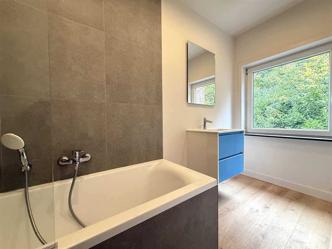 Petit immeuble de rapport RÉNOVÉ à Basse-Wavre!