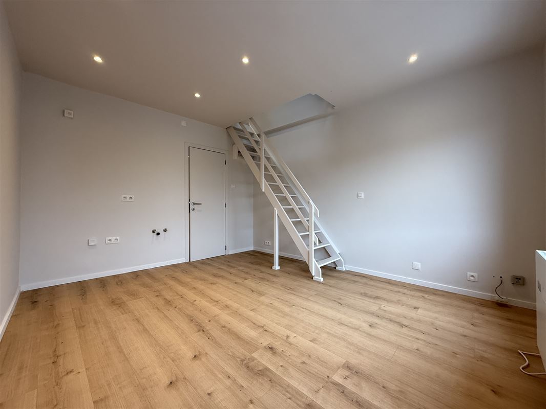 Petit immeuble de rapport RÉNOVÉ à Basse-Wavre!