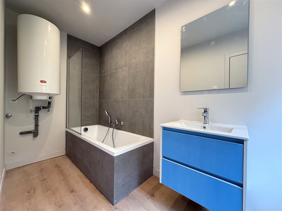 Petit immeuble de rapport RÉNOVÉ à Basse-Wavre!