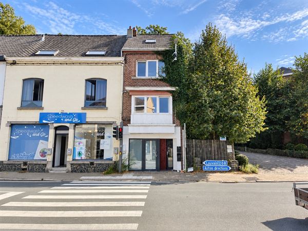 Petit immeuble de rapport RÉNOVÉ à Basse-Wavre!