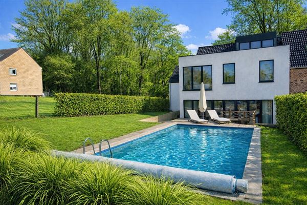 Superbe rénovation 4ch avec piscine!