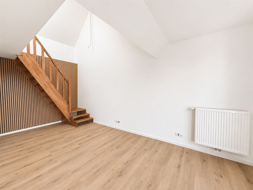 PENTHOUSE RENOVE - GARE TRAINS - COMMERCES