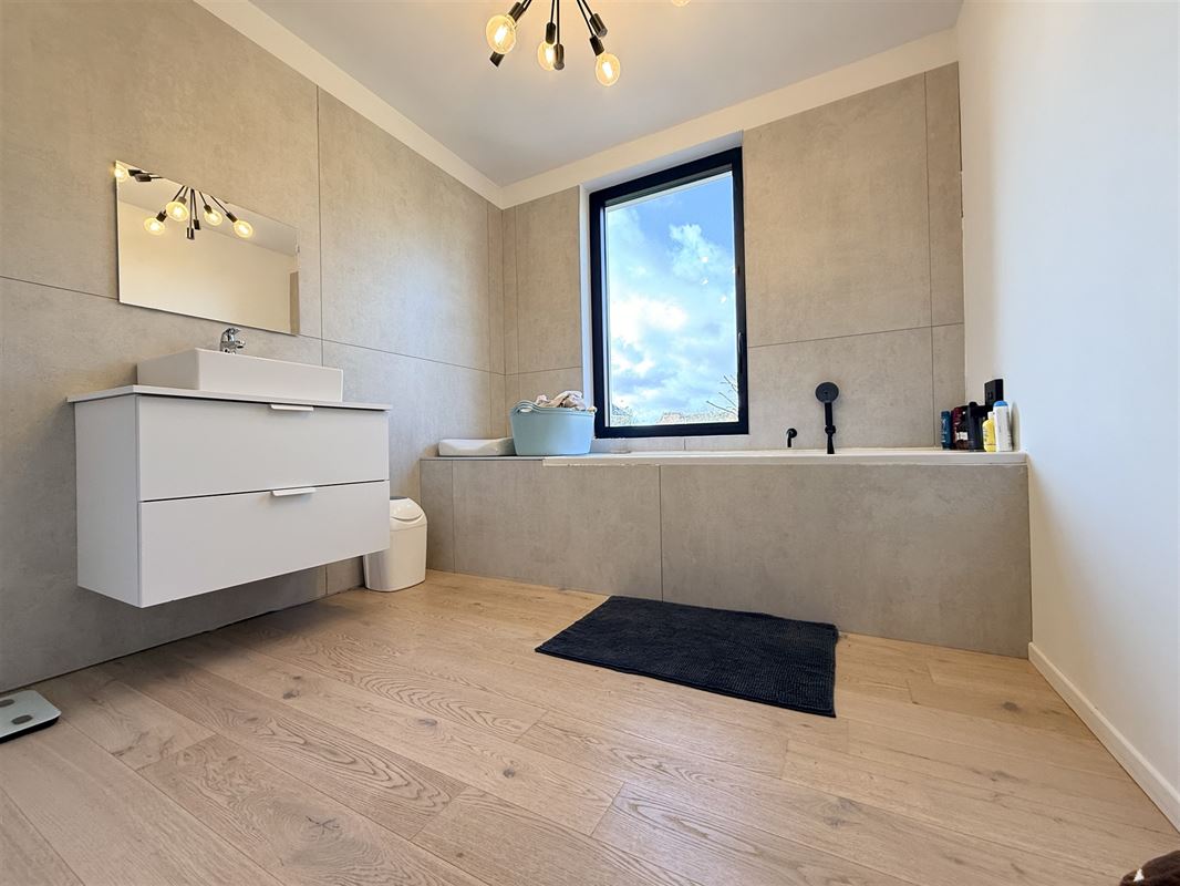 Superbe rénovation 4ch avec piscine!