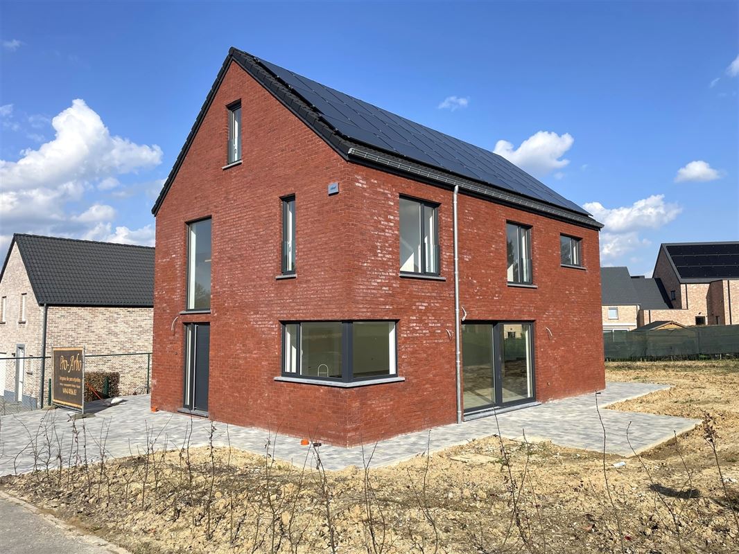 Jolie villa neuve idéalement située