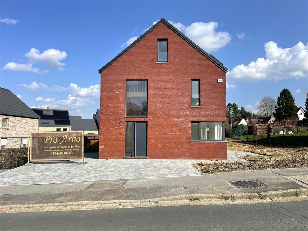 Jolie villa neuve idéalement située
