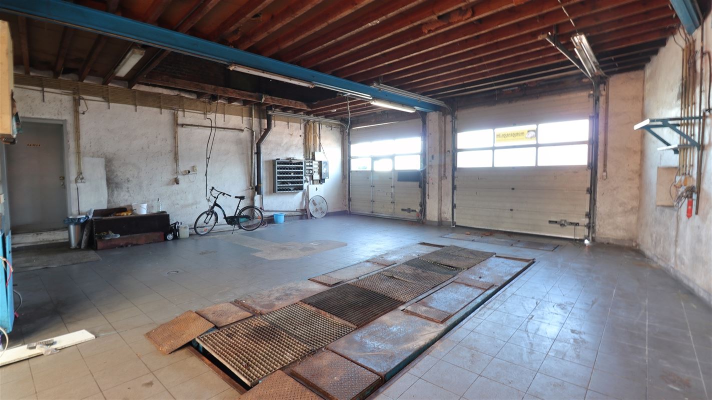 COMPROMIS EN COURS !! GARAGE AVEC PERMIS DISPO POUR 2 APPARTEMENTS EN +