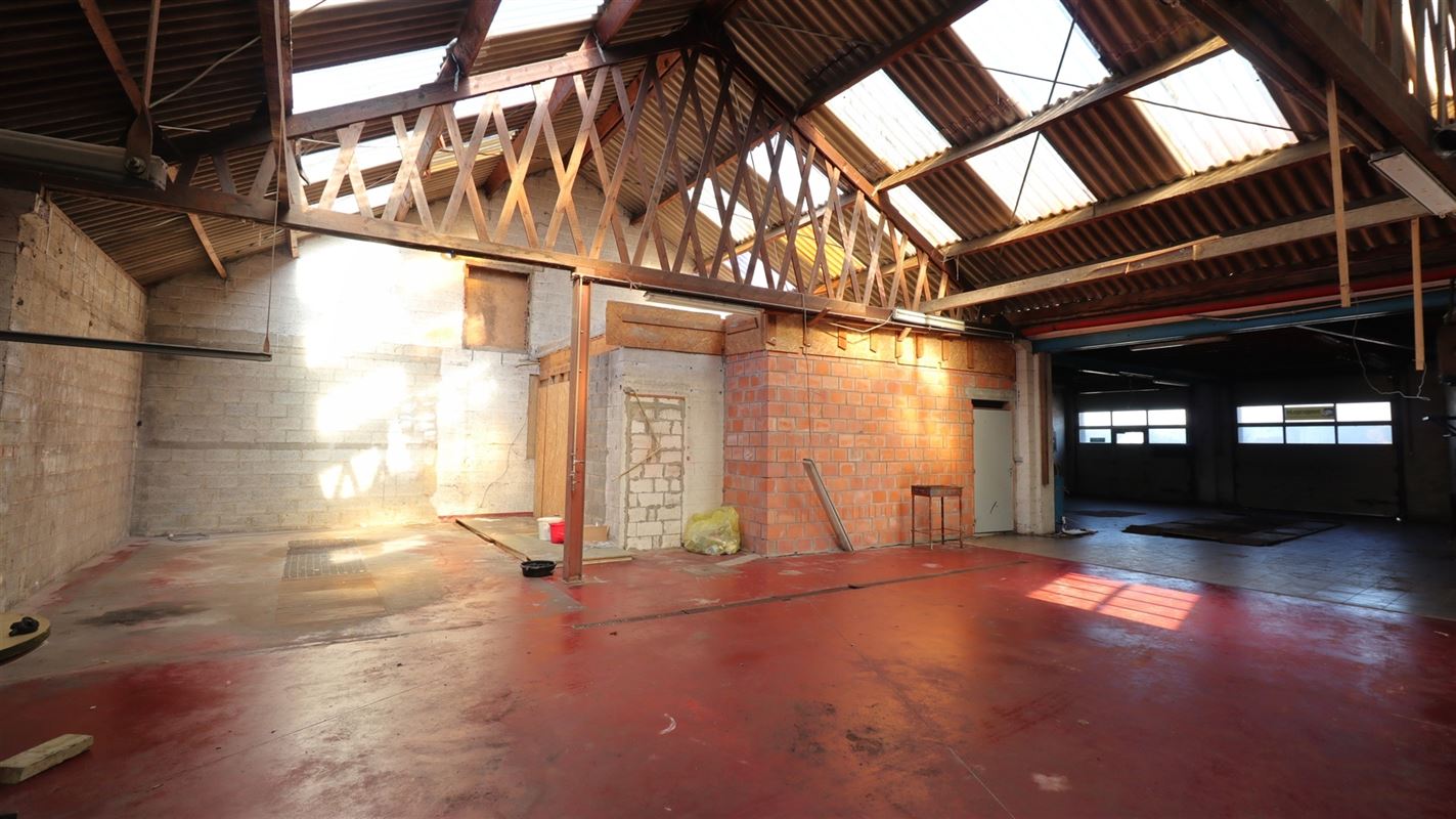 COMPROMIS EN COURS !! GARAGE AVEC PERMIS DISPO POUR 2 APPARTEMENTS EN +