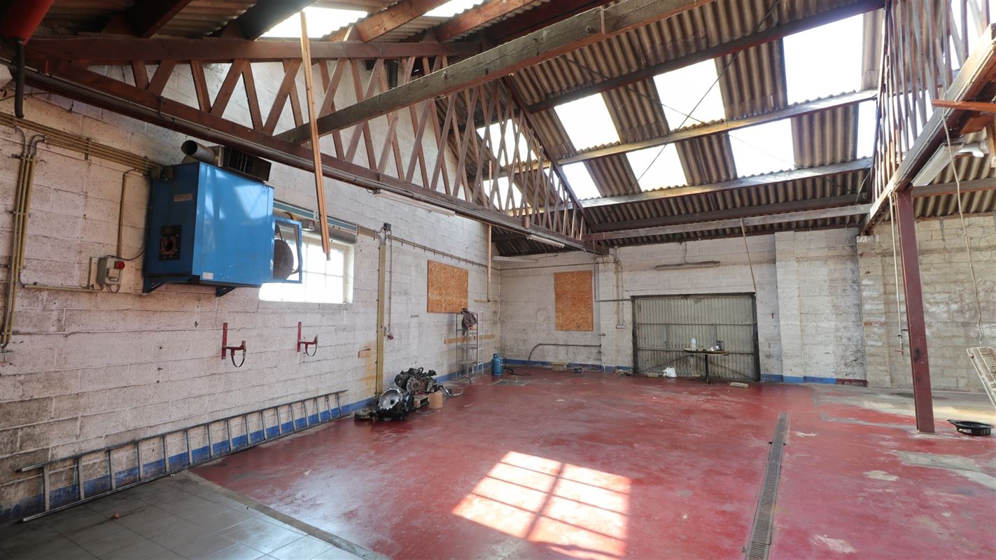 COMPROMIS EN COURS !! GARAGE AVEC PERMIS DISPO POUR 2 APPARTEMENTS EN +