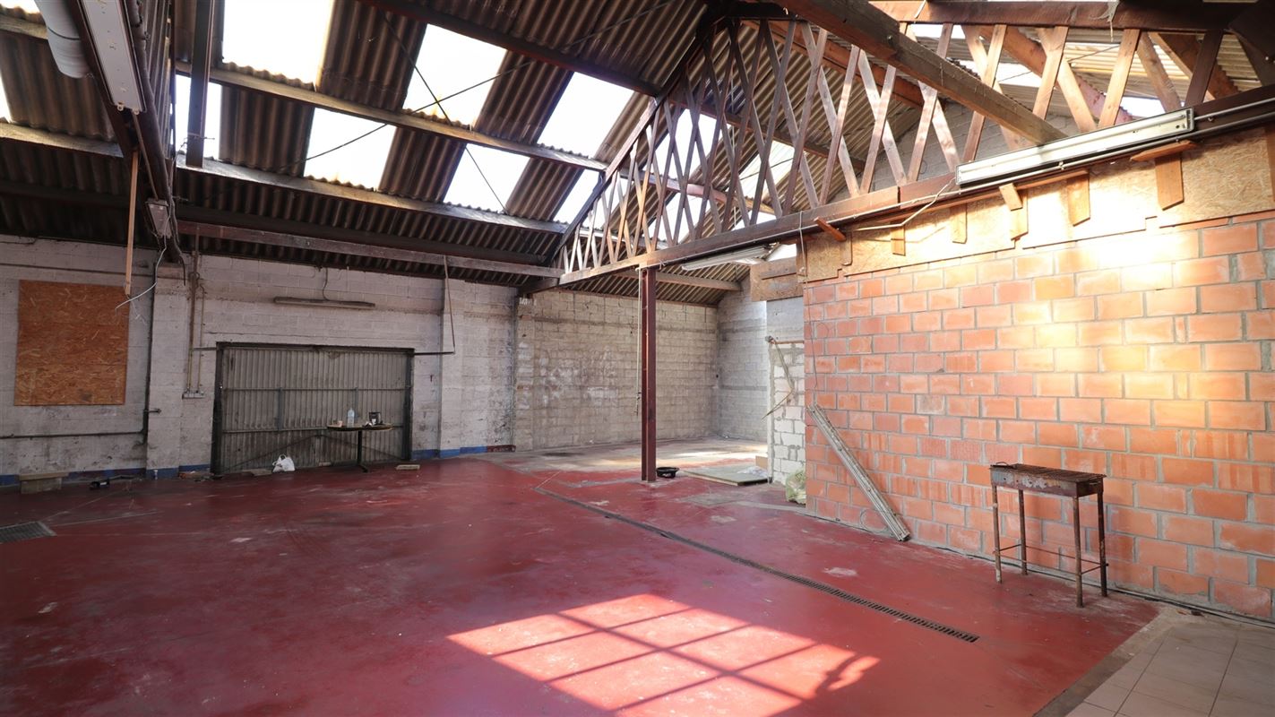 COMPROMIS EN COURS !! GARAGE AVEC PERMIS DISPO POUR 2 APPARTEMENTS EN +