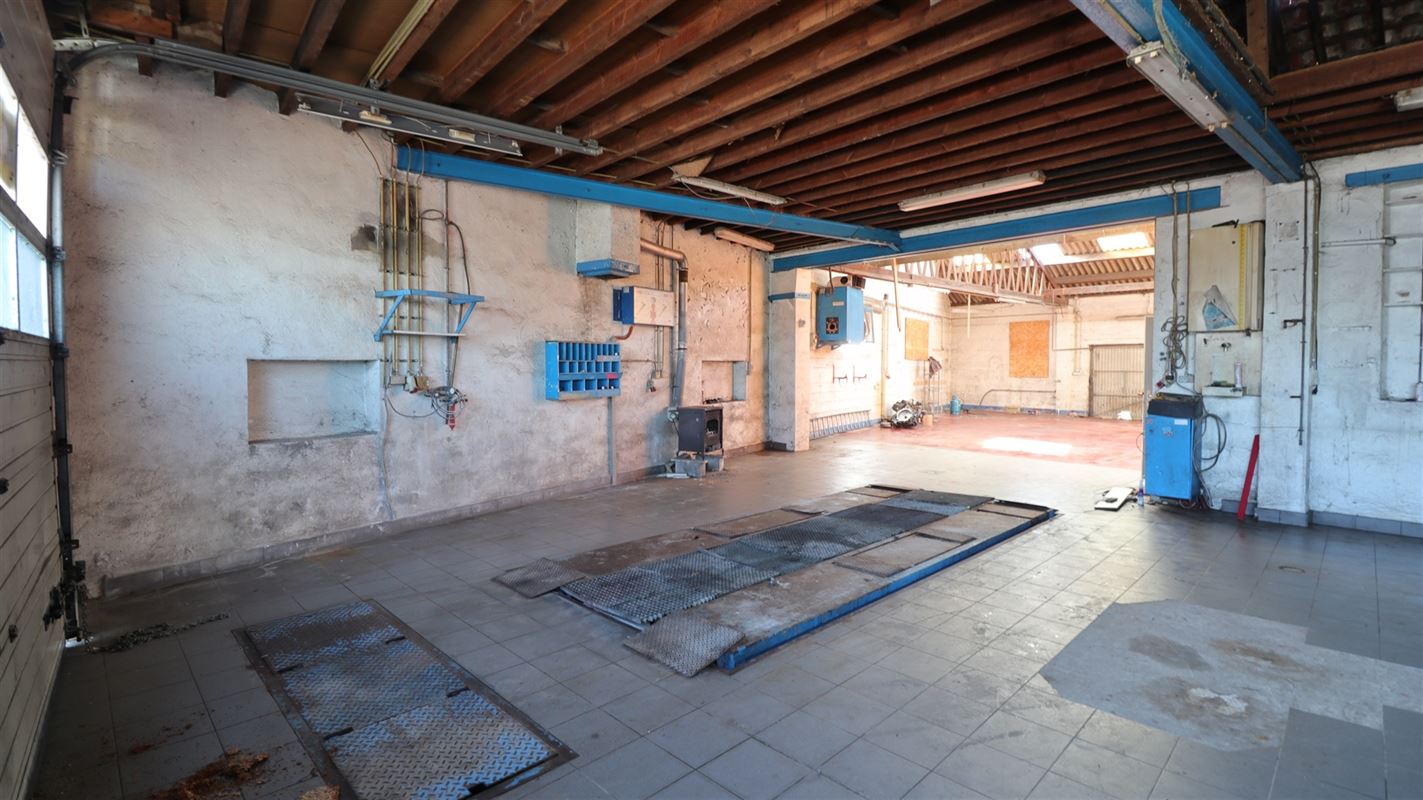 COMPROMIS EN COURS !! GARAGE AVEC PERMIS DISPO POUR 2 APPARTEMENTS EN +