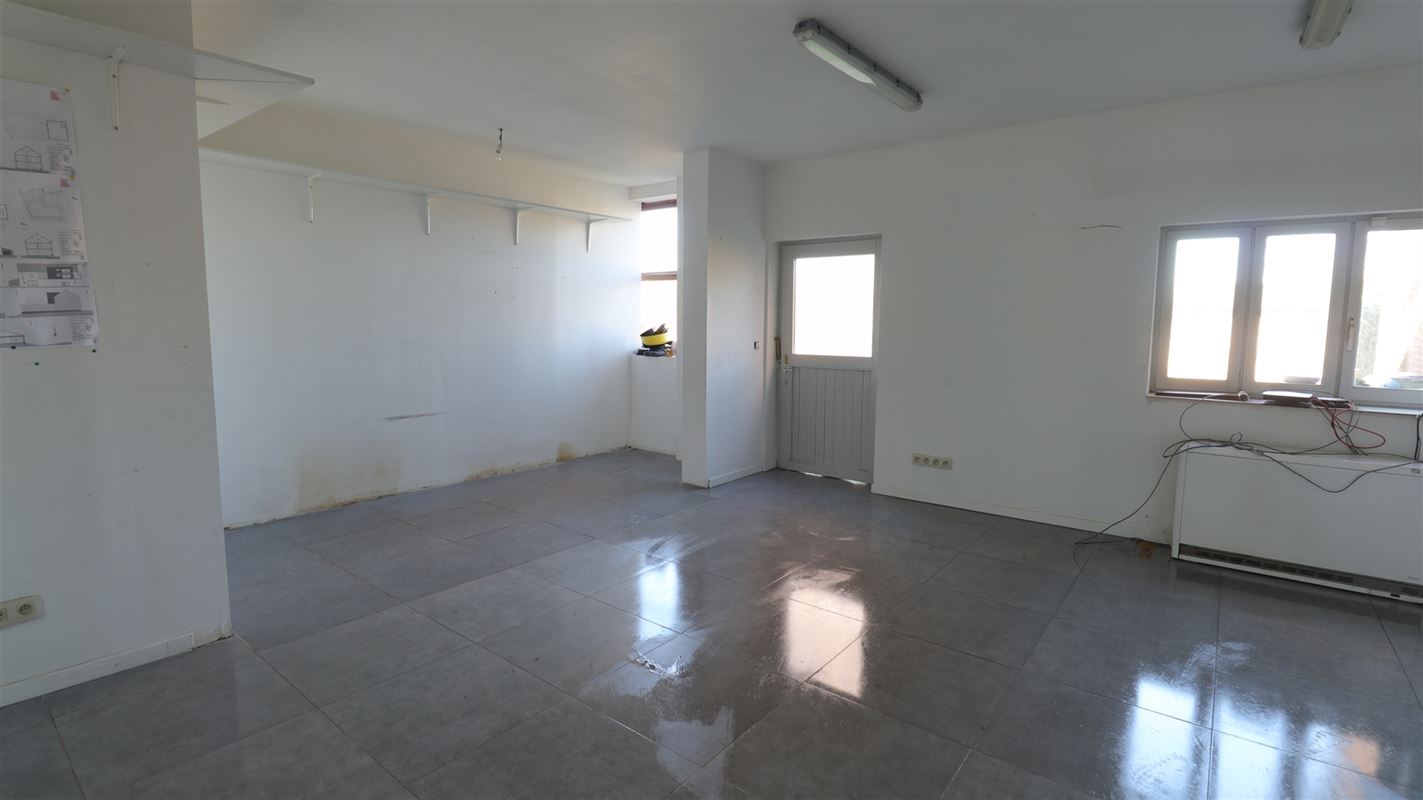 COMPROMIS EN COURS !! GARAGE AVEC PERMIS DISPO POUR 2 APPARTEMENTS EN +