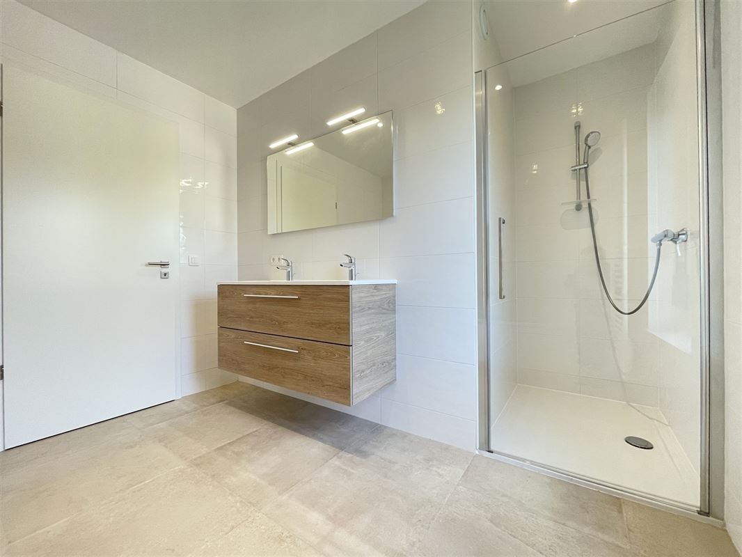 Jolie villa neuve idéalement située