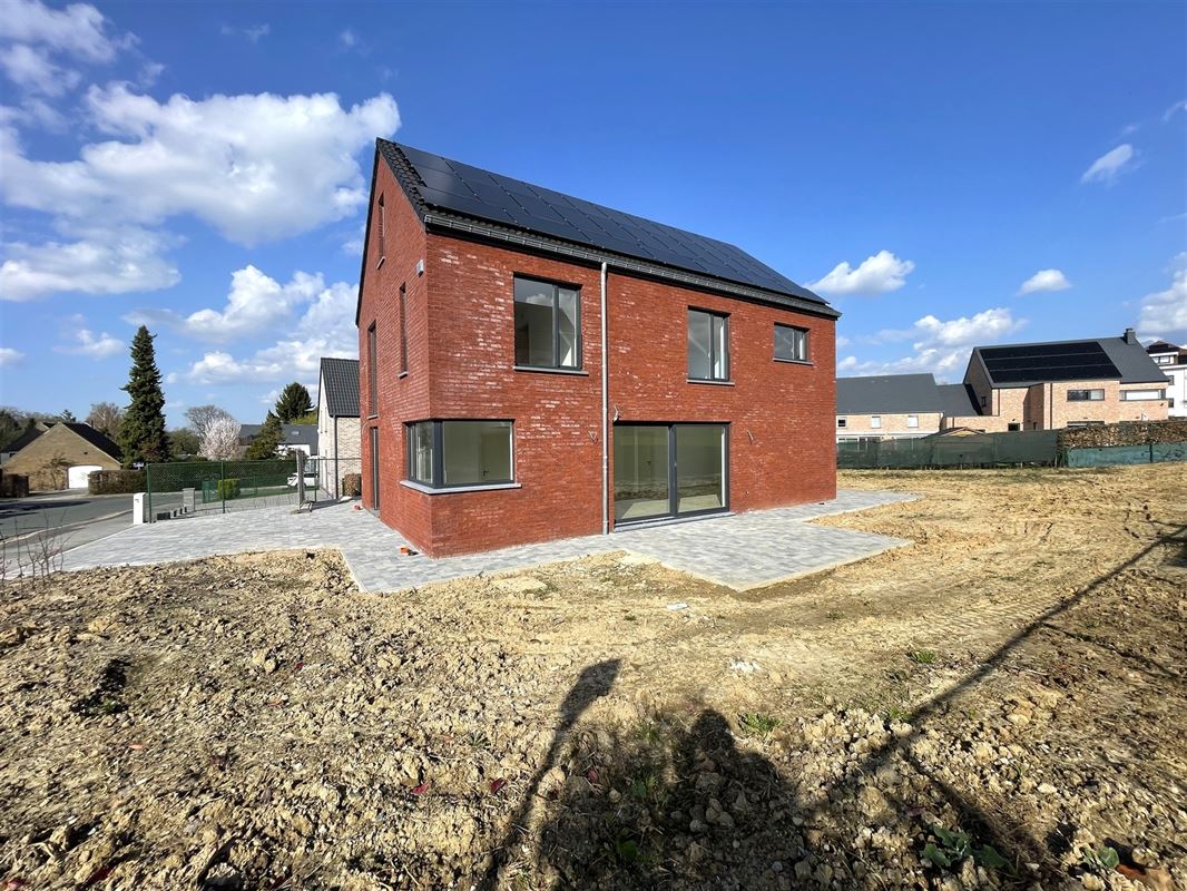 Jolie villa neuve idéalement située