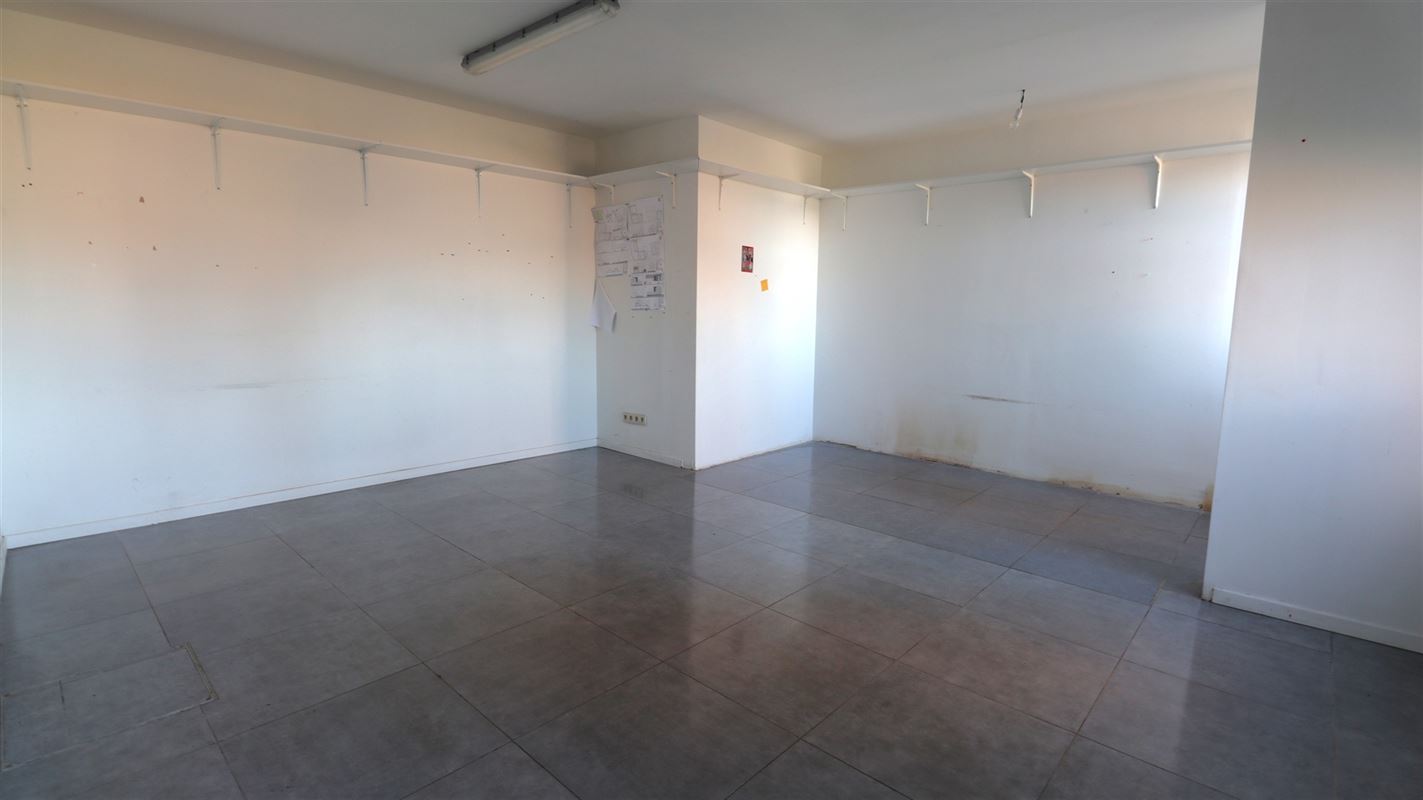 COMPROMIS EN COURS !! GARAGE AVEC PERMIS DISPO POUR 2 APPARTEMENTS EN +