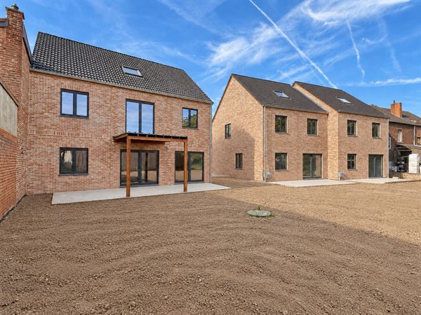 NEUF - RUE SANS ISSUE - REZ AVEC JARDIN - GARE A 10' A PIED