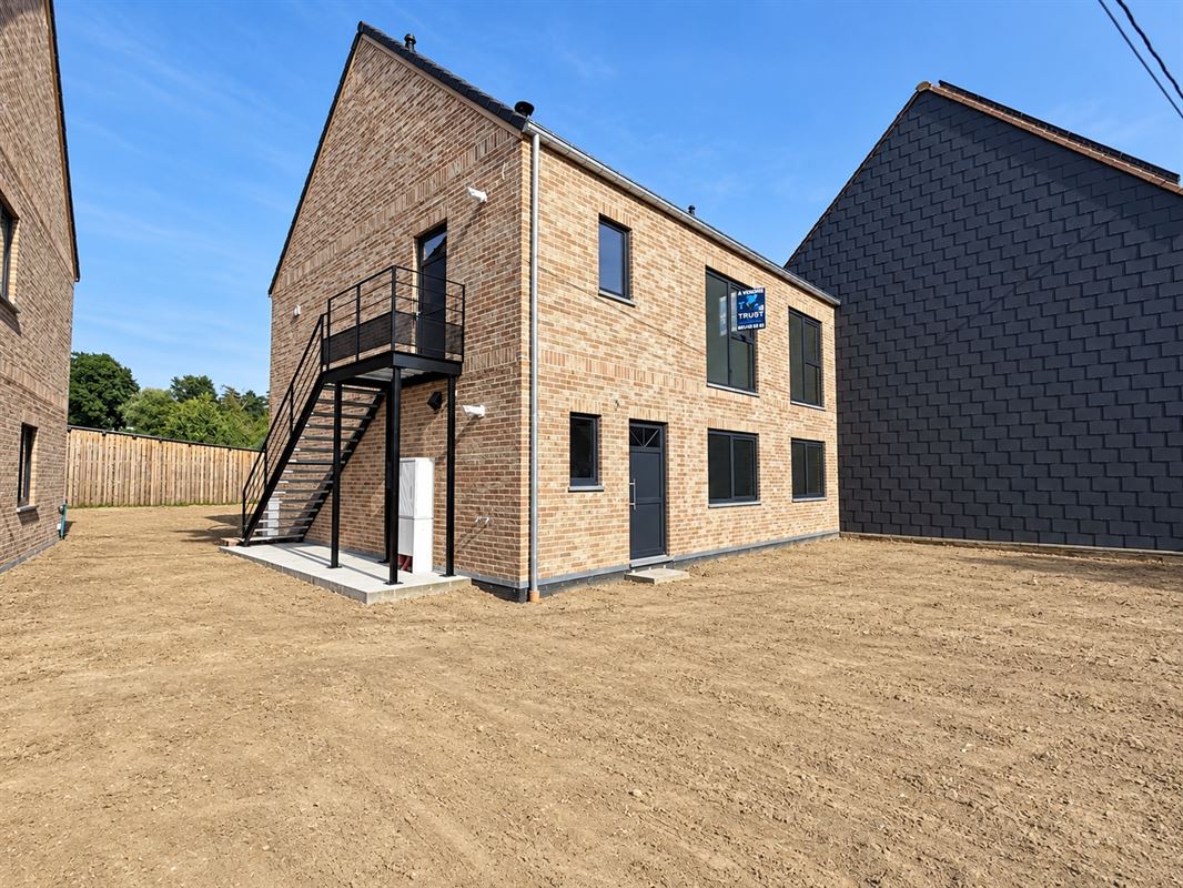 JARDIN- PETIT IMMEUBLE 2 LOTS - NEUF - GARE DE GASTUCHE A 10' A PIED