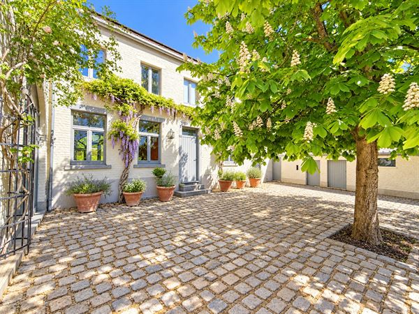 VOLUMES - APPARTEMENT - CHARME - 3 FACADES
