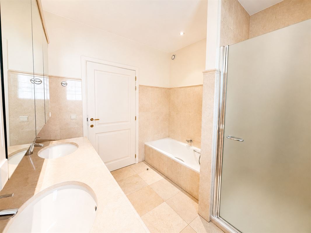 Appartement 2/3ch D’EXCEPTION avec 3 terrasses et piscine!