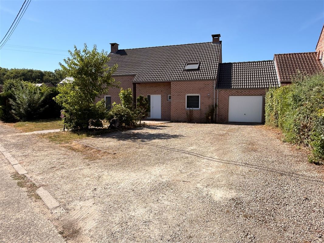 Jolie maison avec grand jardin à Grand-Leez