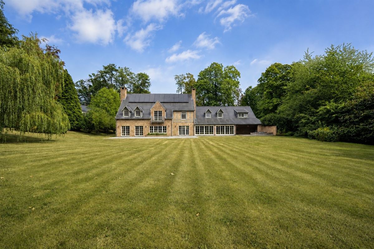 MAISON D’ARCHITECTE – 680 M² – 6 CH. – 51 ARES – ESPACE WELLNESS
