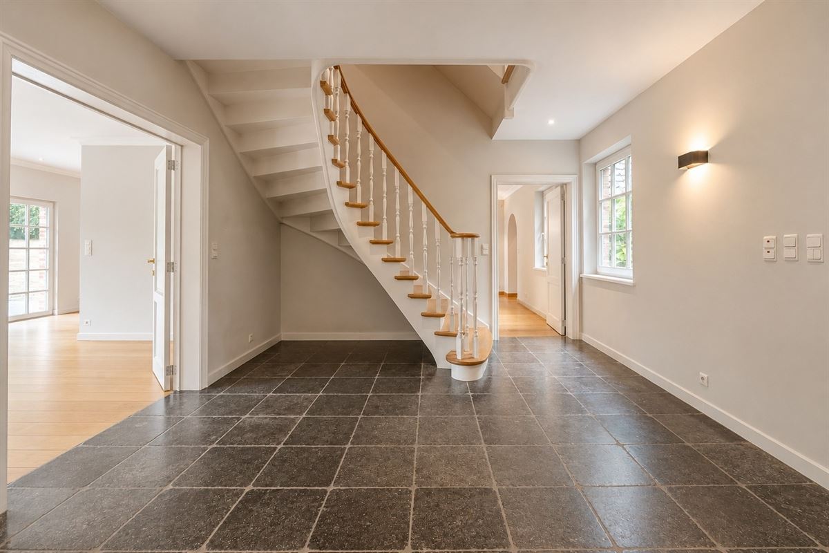 MAISON D’ARCHITECTE – 680 M² – 6 CH. – 51 ARES – ESPACE WELLNESS