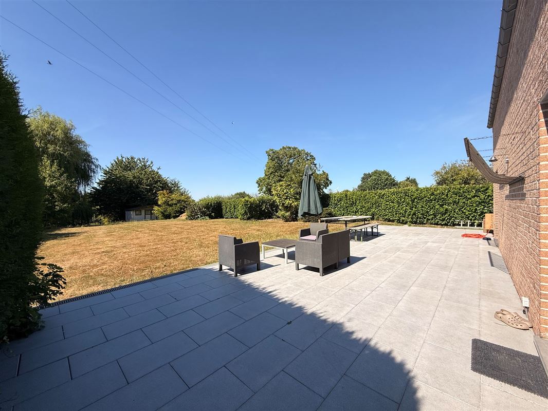 Jolie maison avec grand jardin à Grand-Leez
