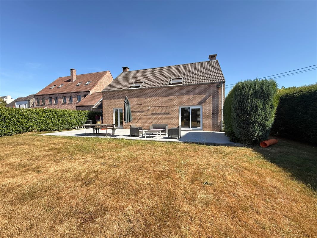 Jolie maison avec grand jardin à Grand-Leez