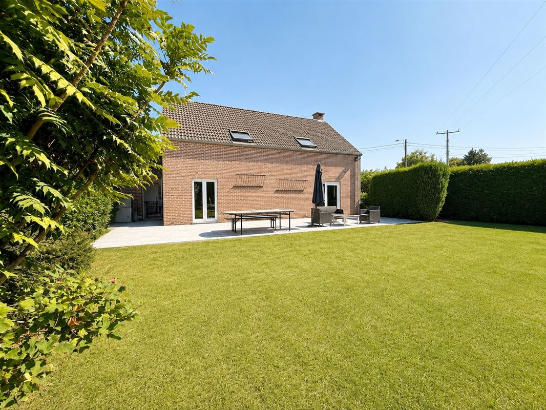 Jolie maison avec grand jardin à Grand-Leez