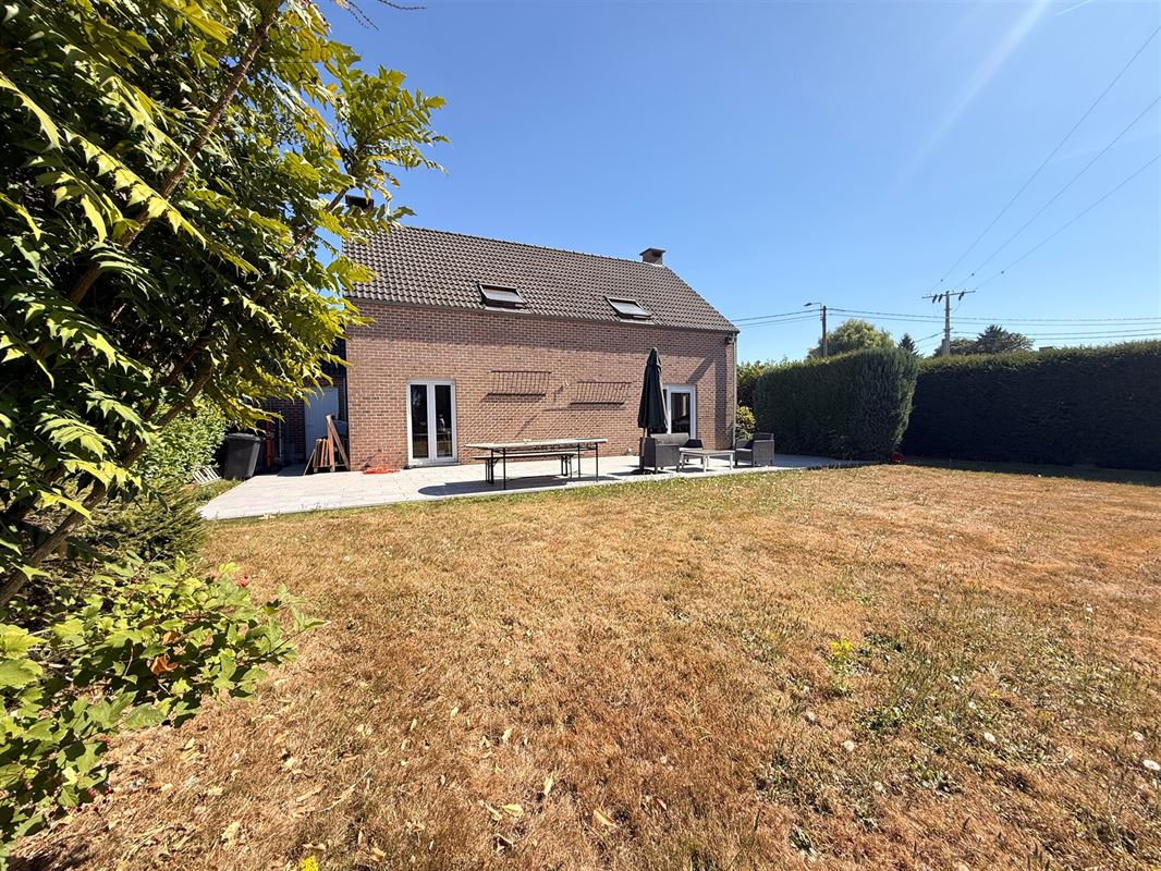 Jolie maison avec grand jardin à Grand-Leez