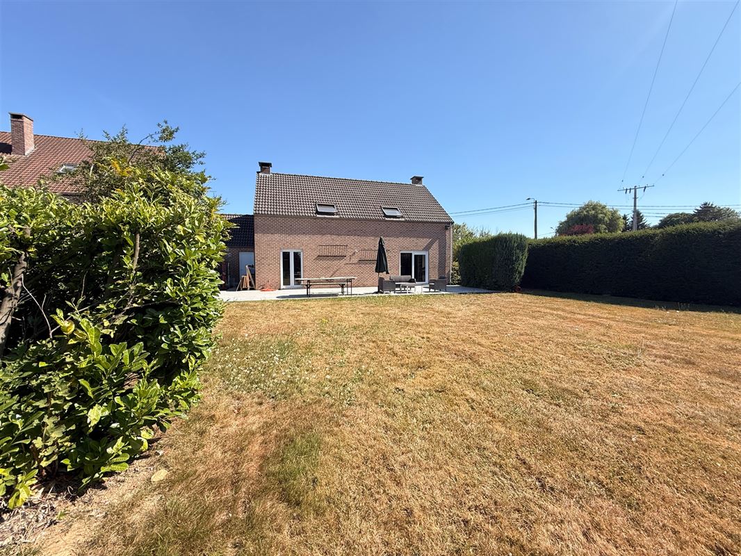 Jolie maison avec grand jardin à Grand-Leez