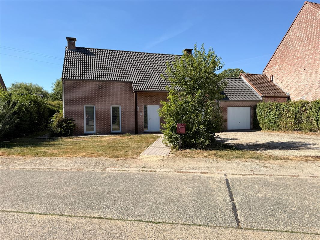 Jolie maison avec grand jardin à Grand-Leez