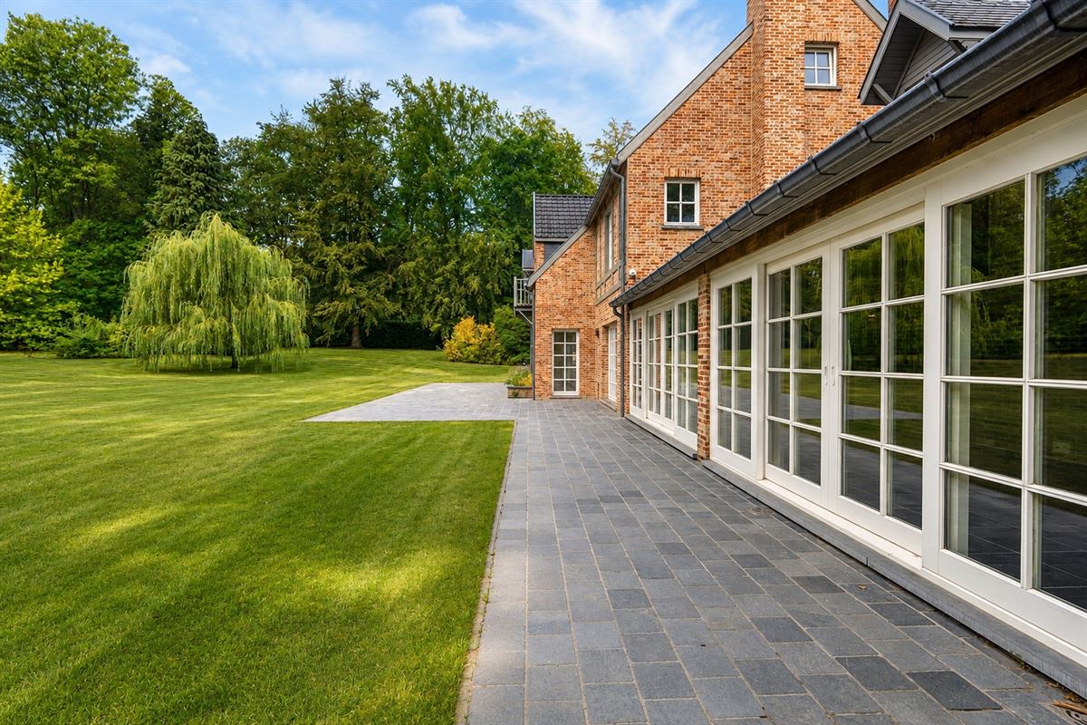 MAISON D’ARCHITECTE – 680 M² – 6 CH. – 51 ARES – ESPACE WELLNESS