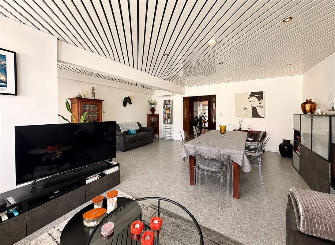 CHARMANT APPARTEMENT 1CH + GARAGE - IDÉALEMENT SITUÉ