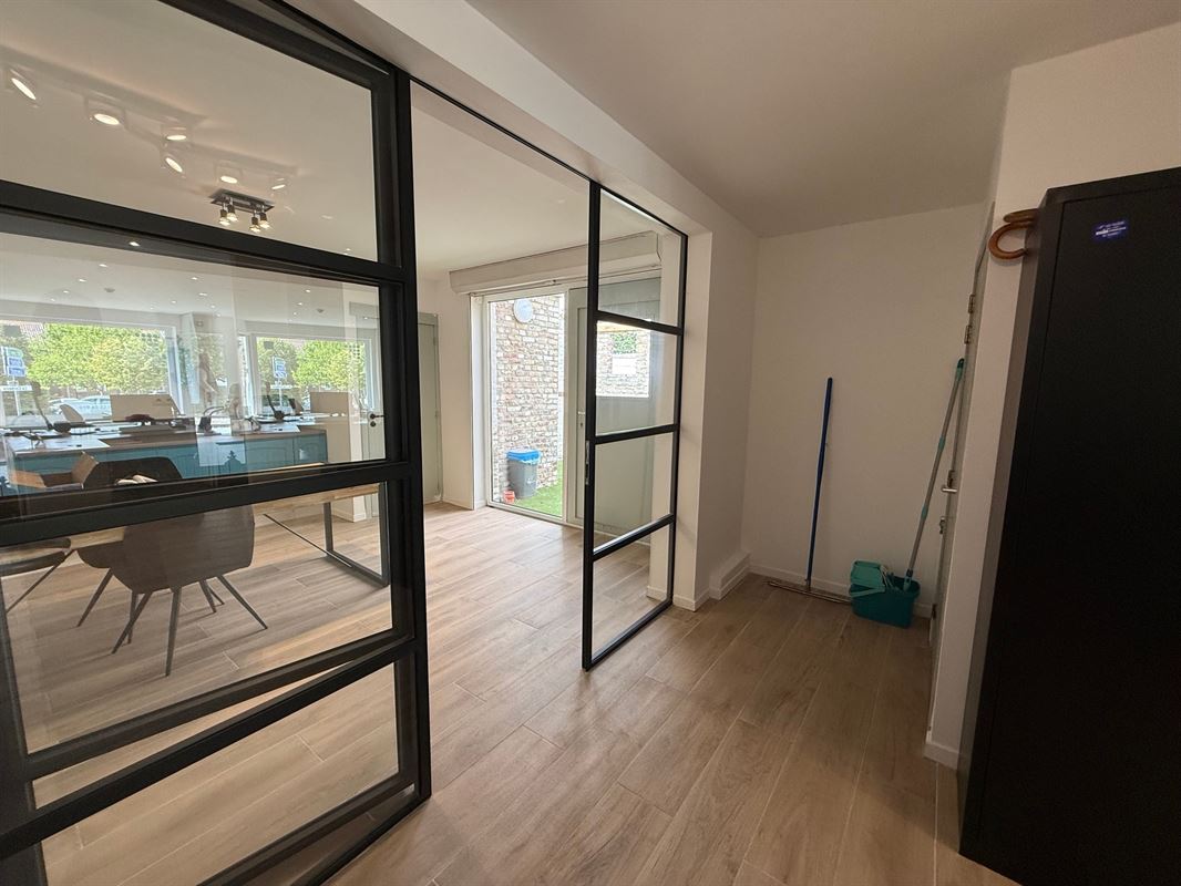 GRAND PLACE EN FACE AVEC PARKING - RENOVE