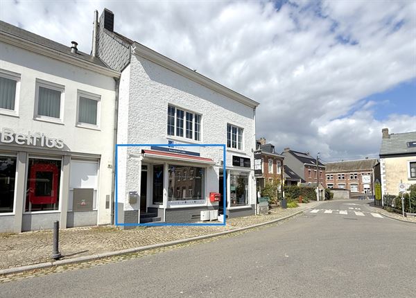 GRAND PLACE EN FACE AVEC PARKING - RENOVE