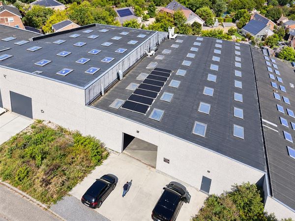 Ensemble de box et entrepôts – Revenus locatifs immédiats