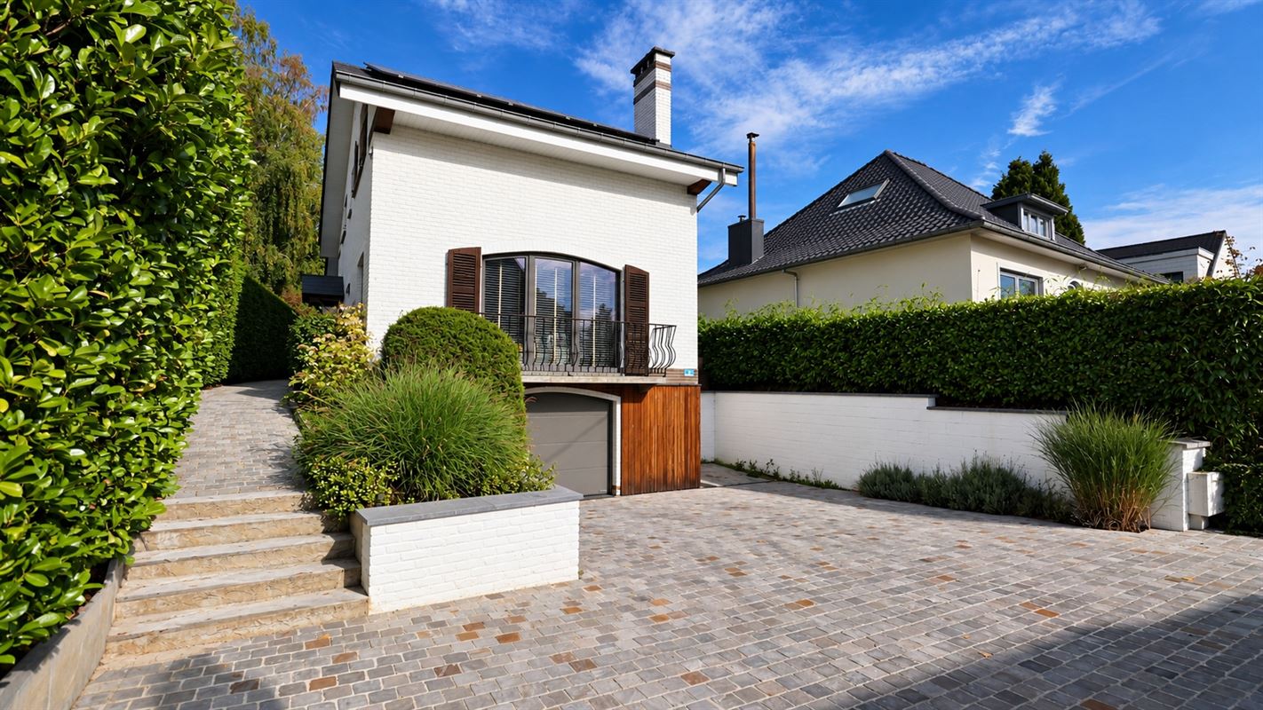 CALME - PROCHE DE TOUT - PISCINE - DOUBLE GARAGE