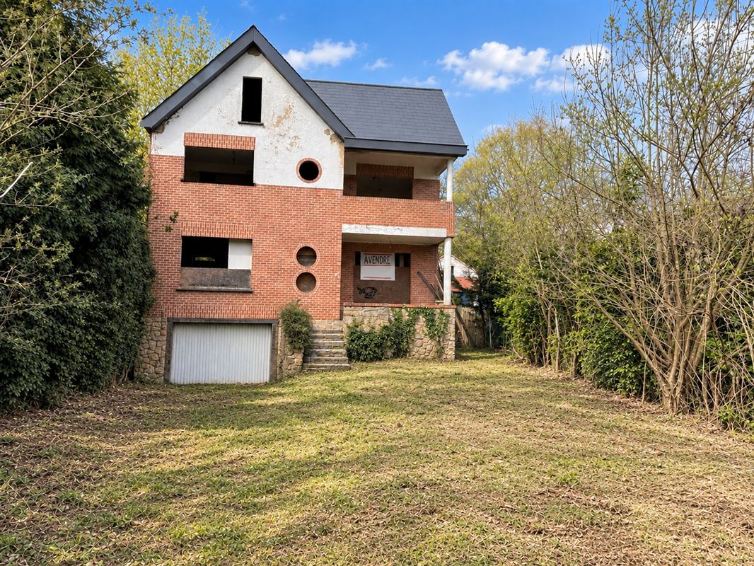 Maison à l'état de "gros oeuvre"