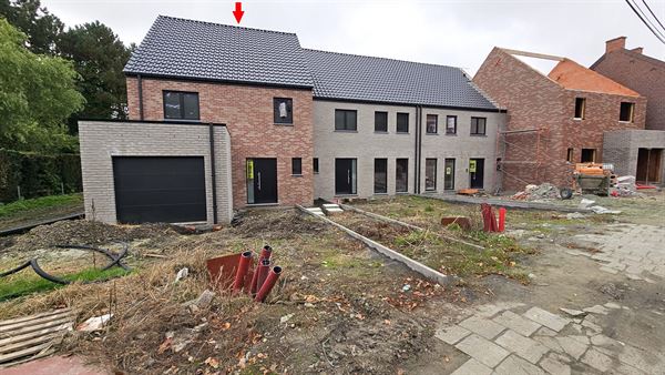 Maison en gros oeuvre couvert fermé + garage et jardin