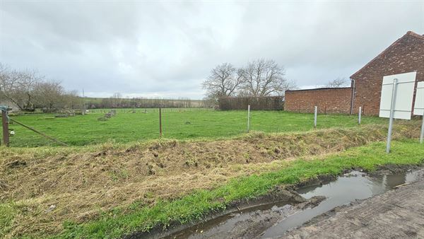 Terrain à batir de 13 ares 94 ca, 19 mètres de façade